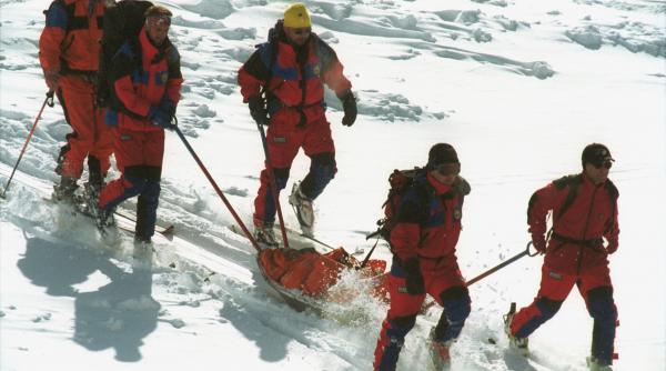 trupurile celor doi copi morti in avalansa vor fi coborate in aeasta dimineata