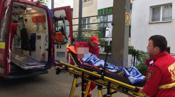 copil de 6 ani muscat de cap de cainele familiei