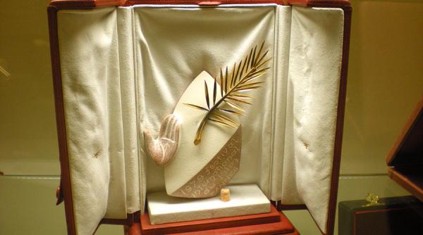 cannes 2017 trofeul palme d or acordat la actuala editie jubiliara este incrustat cu 167 de diamante