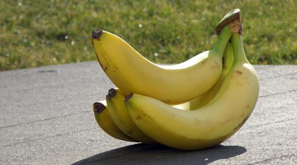 efect incredibil ce se intampla daca mananci o banana pe zi