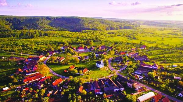 unic pe plaiuri mioritice charlottenburg singurul sat circular din romania