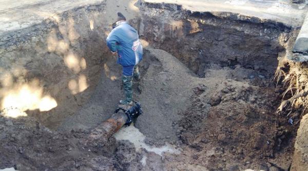 galerie foto trafic blocat pe o strada principala din braila din cauza unei surpari in carosabil