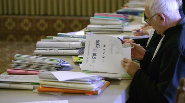 ccr a amanat pentru 4 mai pronuntarea pe articolul care interzice persoanelor condamnate sa fie membri ai guvernului