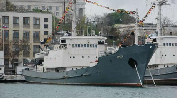 doua nave din care una de razboi a flotei rusesti s au ciocnit in marea neagra