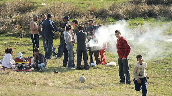 gratarul sport national al romanilor de 1 mai