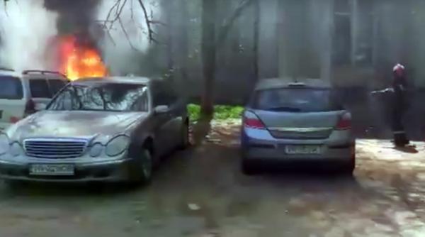 video o masina a ars violent in curtea spitalului judetean focsani