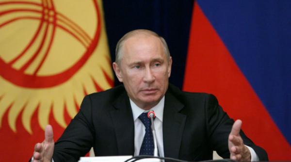 putin peste tot presedintele rusiei i a premiat pe castigatorii cursei de f1 de la soci