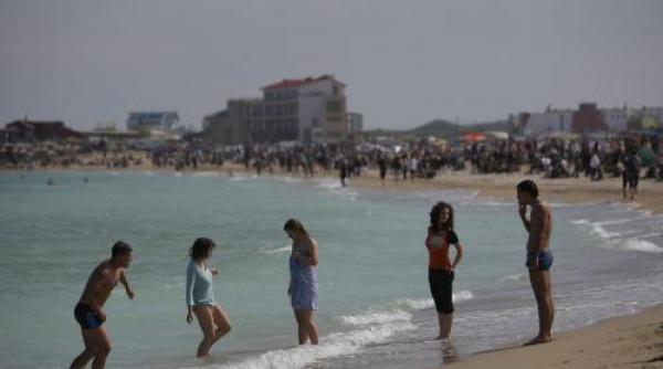aproape 70 000 de turisti au ajuns pe litoral in minivacanta de 1 mai un turist a cheltuit in medie 300 de euro