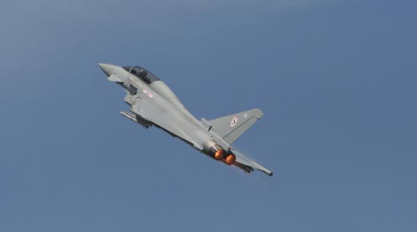 avioanele britanice typhoon de la constanta incep misiunile de politie aeriana