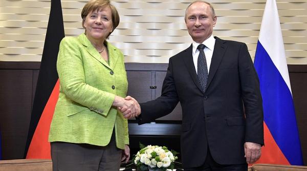 merkel i a transmis lui putin ingrijorarea privind drepturile homosexualilor si libertatea de manifestatie in rusia
