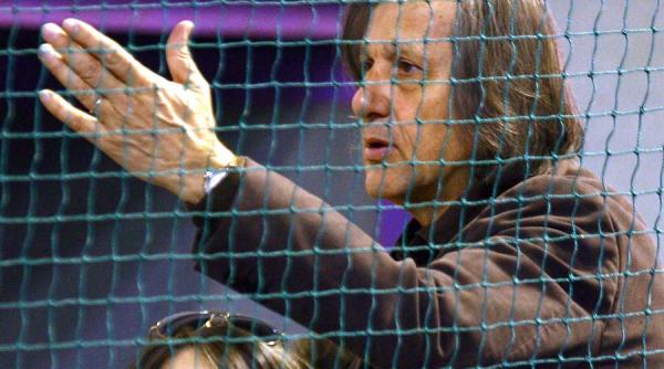 federatia internationala de tenis il pedepseste pe ilie nastase are interzis la wimbledon