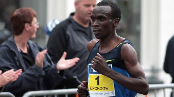 atletism eliud kipchoge a alergat cel mai rapid maraton dar nu va fi omologat ca record mondial
