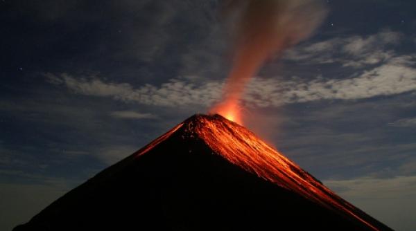 vulcanul de foc din guatemala a intrat in a patra eruptie de la inceputul anului