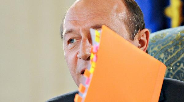 basescu spune ca legea gratierii ar trebui retrasa de guvern