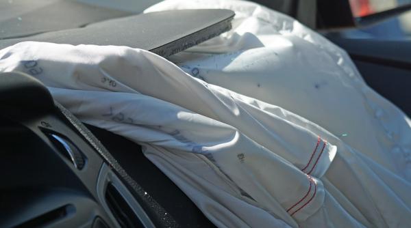 gorj un tanar de 21 ani a murit dupa ce a furat o masina si a intrat intr un cap de pod