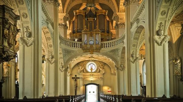 plangere penala impotriva unui preot care a amenintat cu moartea un superior