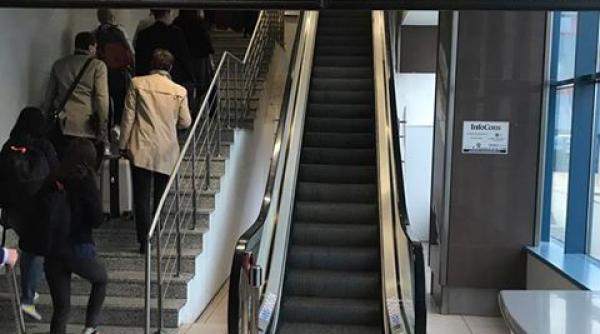 victor ponta o sa l rog pe junker sa vorbeasca cu iohannis care sa vorbeasca cu grindeanu sa repare scara rulanta de la aeroport