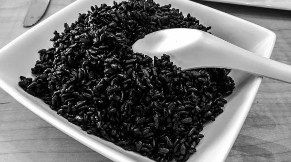 7 beneficii incredibile ale orezului mai putin cunoscut orezul negru
