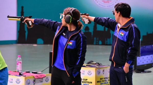 echipa de tir a indiei retinuta pe aeroportul din new delhi pentru transport ilegal de arme