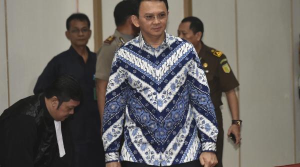 guvernatorul jakartei inchis pentru blasfemie