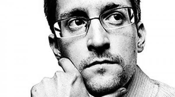 snowden a lansat un apel catre americani sa se opuna concedierii directorului fbi