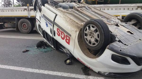 5 raniti in urma unui accident dintre o ambulanta si un audi