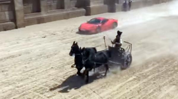 video un car roman tras de cai s a tinut aproape de un ferrari intr o cursa neobisnuita din italia