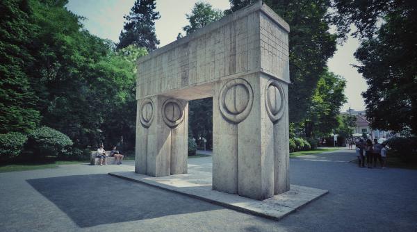 primaria targu jiu a interzis vizitatorilor sa atinga operele lui constantin brancusi