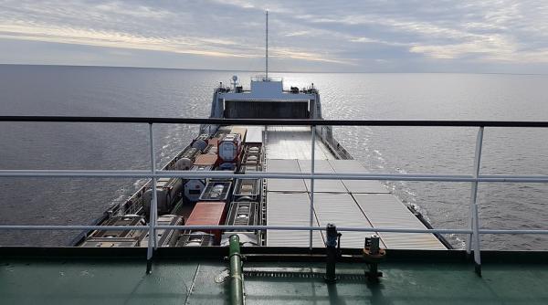 2 4 tone de cocaina confiscate la bordul unui vas venezuelean