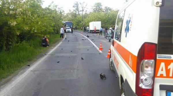 accident cumplit pe drumul dintre faget si deva un motociclist s a zdrobit de o duba