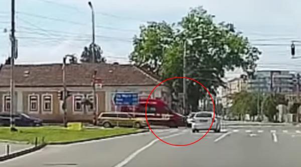 ambulanta smurd implicata intr un accident rutier in oradea
