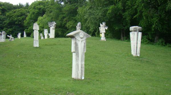 o lucrare a sculptorului gheorghe coman a fost distrusa de un copac