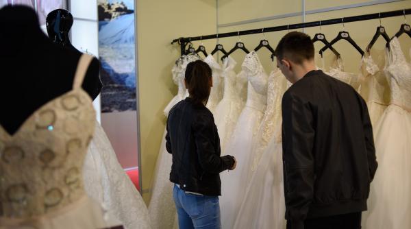 bani pentru tinerii care se casatoresc