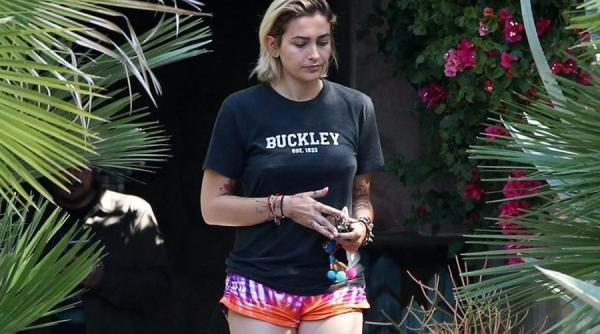 fiica lui michael jackson a postat pe instagram o fotografie pentru care a fost aspru criticata