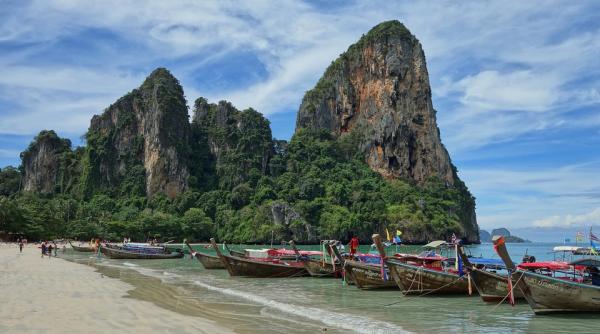 thailanda a inchis accesul turistilor in mai multe dintre insulele sale pentru regenerarea recifelor de corali