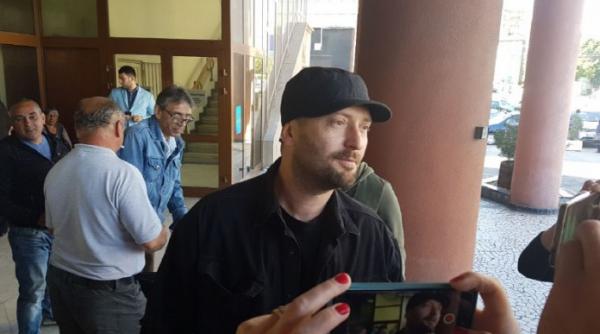 cheloo la tribunalul prahova in dosarul de trafic de droguri am venit sa lansez noul album parazitii