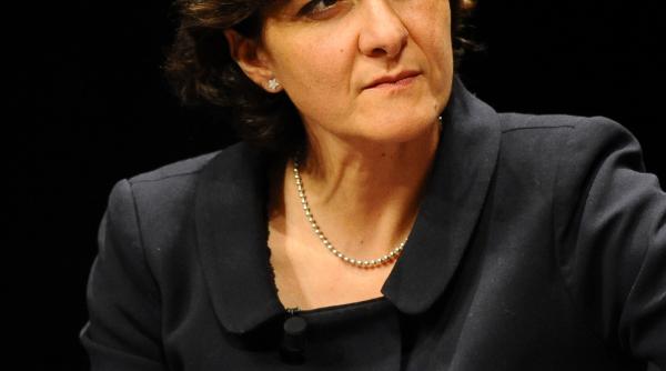 o femie ministru al apararii in franta