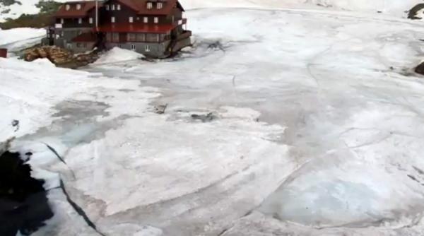 zapada de 29 centimetri la balea lac si 20 de centimetri la varfu omu