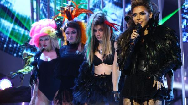 romica puceanu shakira pitbull fuego stefan hrusca si vasile seicaru vin la te cunosc de undeva