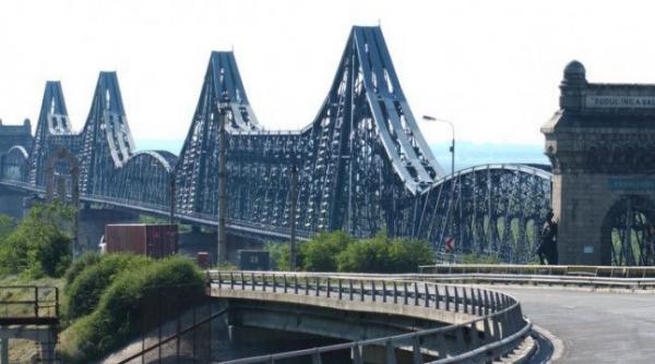 cnair circulatie rutiera pe o singura banda pe podul de la fetesti