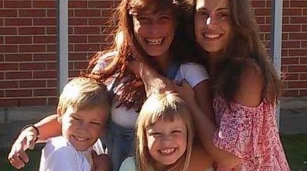 protest in fata ambasadei finlandei din bucuresti fata de modul in care este gestionat cazul cameliei smicala