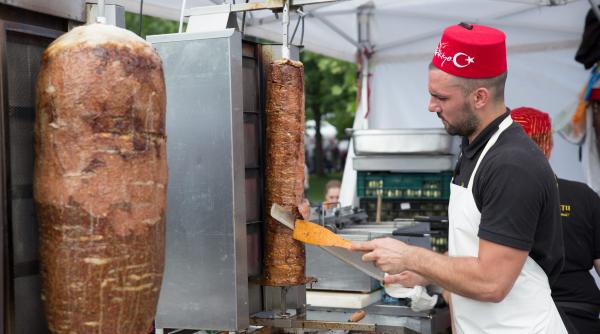 muzica si mancare specifica la festivalul multiculturalitatii