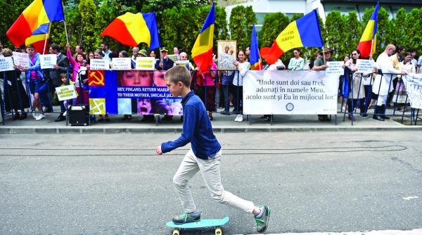 romanii solidari cu mama careia i s au luat copiii
