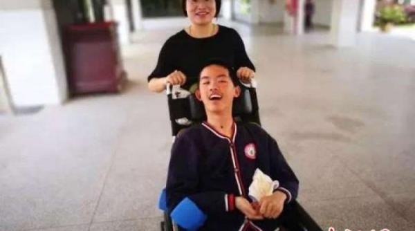 un copil a iesit din coma dupa 15 luni datorita perseverenti profesoarei sale