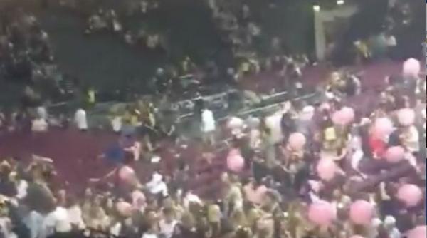 ariana grande isi suspenda turneul dupa atentatul de la manchester