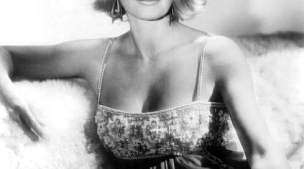 a murit actrita dina merrill supranumita noua grace kelly