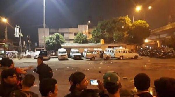 dublu atentat cu bomba la jakarta atacatorii au ucis 3 politisti si au ranit 10 persoane