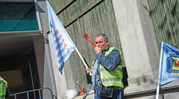 proteste impotriva privatizarii administratiei locale