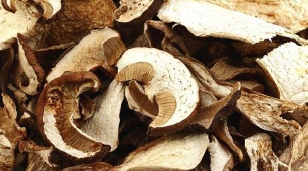 hribi uscati cu usturoi veche reteta romaneasca