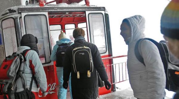 balea patru raniti dupa ce telecabina a intrat cu viteza in statie